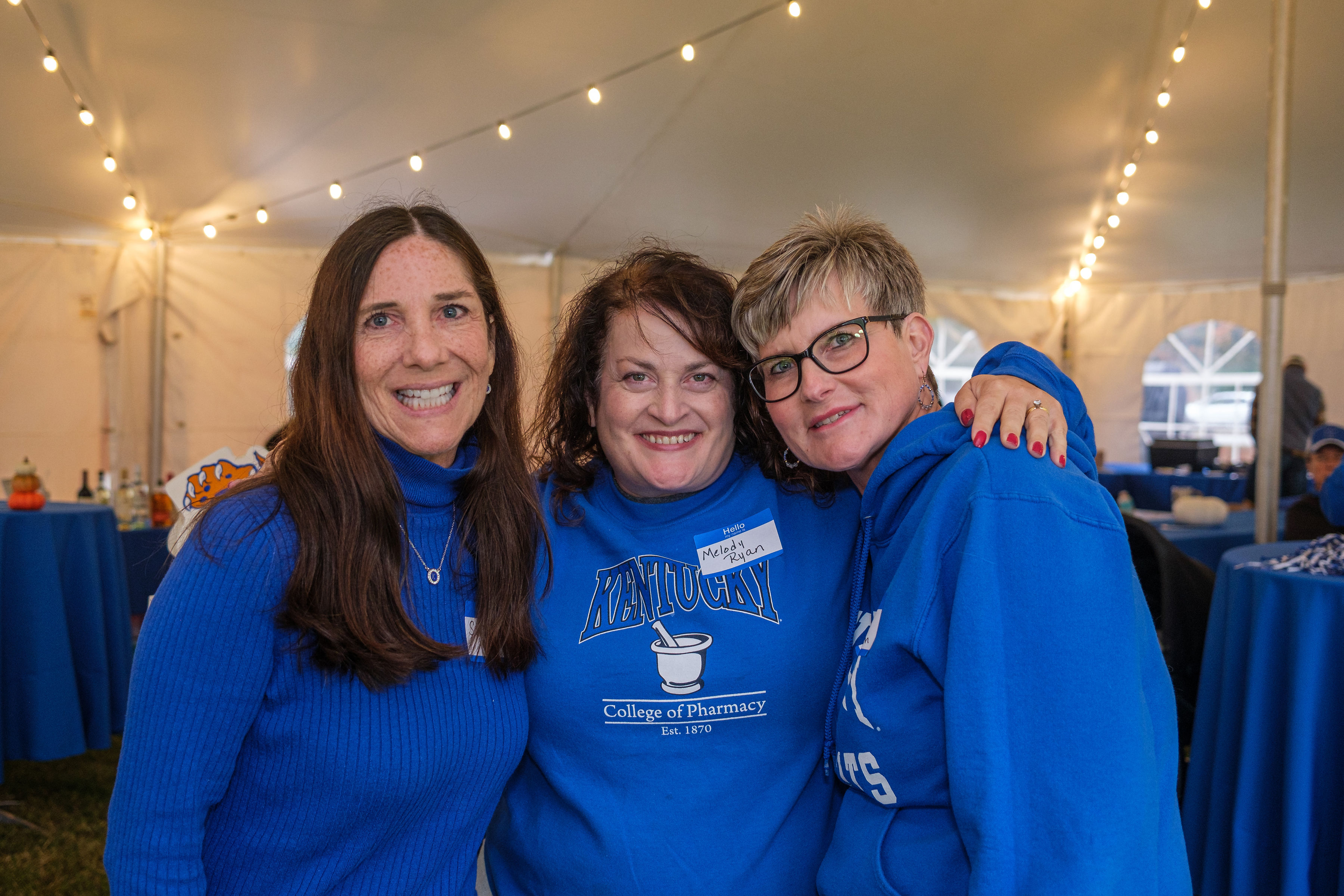 A group of alumni embracing and smiling