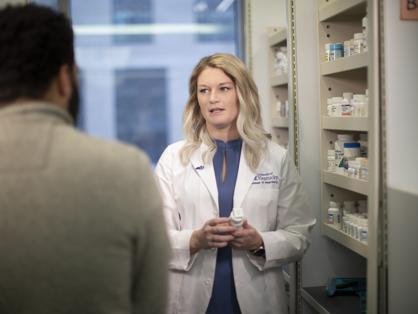 pharmacy student talking to patient