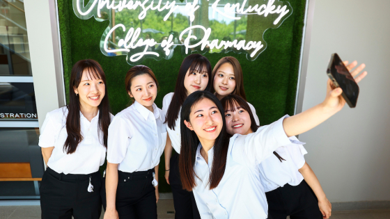 kitasato students posing for a selfie