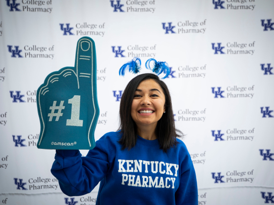 rosa with a foam finger